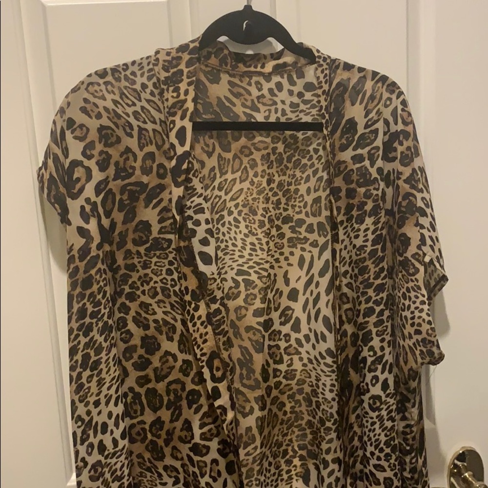 Short sleeve leopard kimono